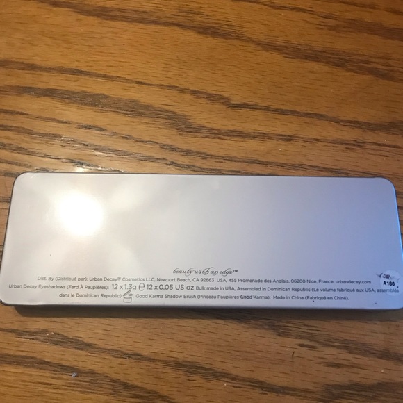 Urban decay naked 2 eyeshadow palette - Picture 3 of 3